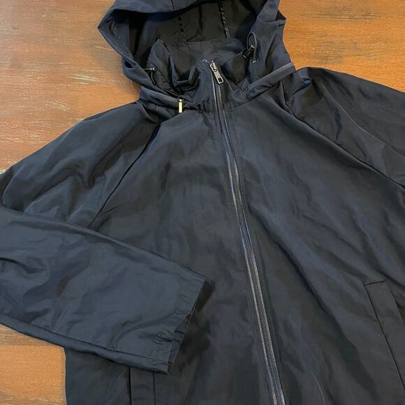 Banana Republic Water Resistant Scallop-Hem Jacket w/ Packable Hoodie Size M - Picture 3 of 8
